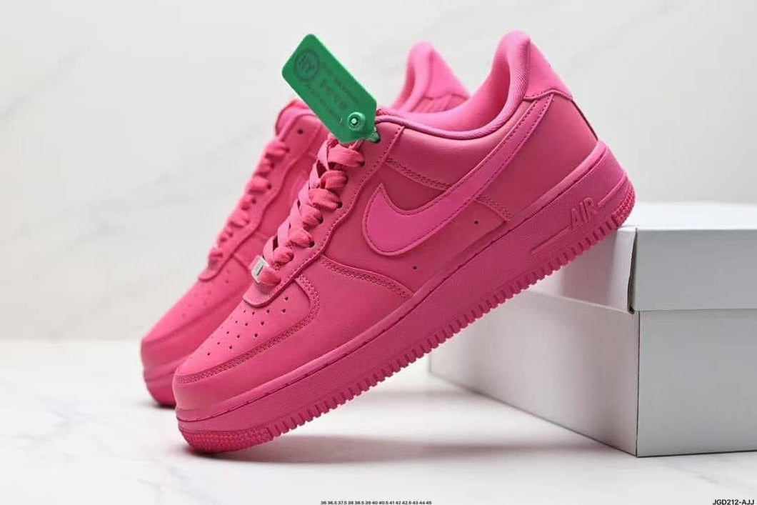 Hot pink N I K E S