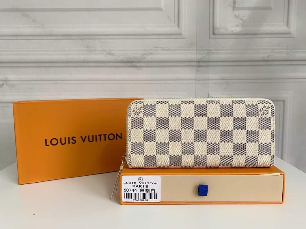 L V wallet