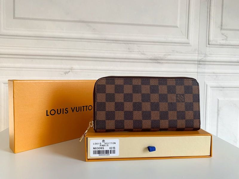 L V wallet